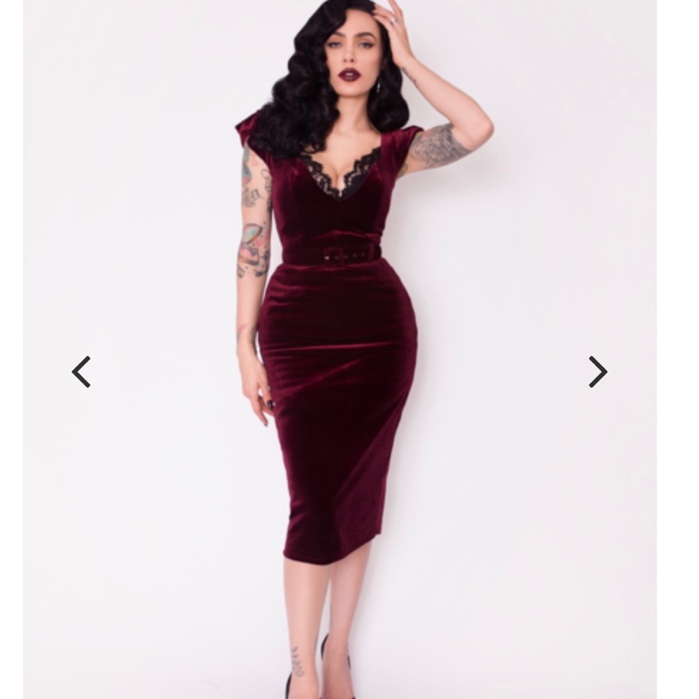 LE FEMME EN NOIR OXBLOOD VELVET DRESS